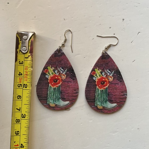 Boho vibes faux leather colorful dangle earrings - Picture 5 of 6